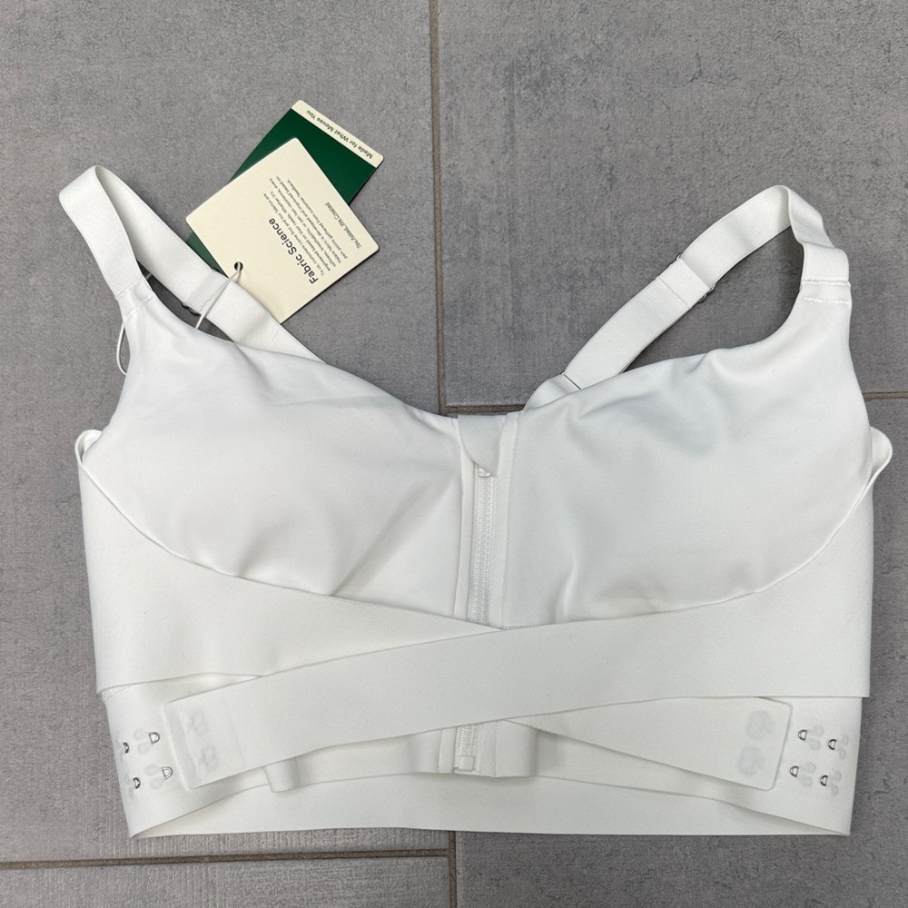 NWT HALARA SpeedWave White Women's Athletic Bra with Cross Band Design